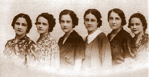 Anastasio Alfaro con sus hijas 